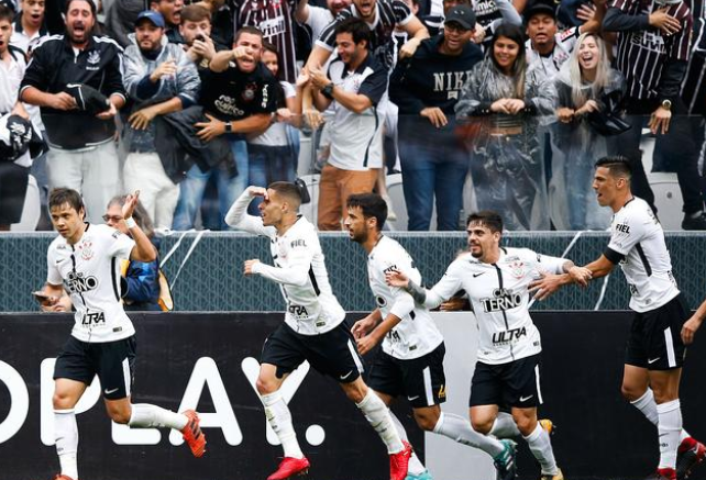 巴甲联赛：科林蒂安队在比赛中逆袭，战胜豪门对手！的简单介绍