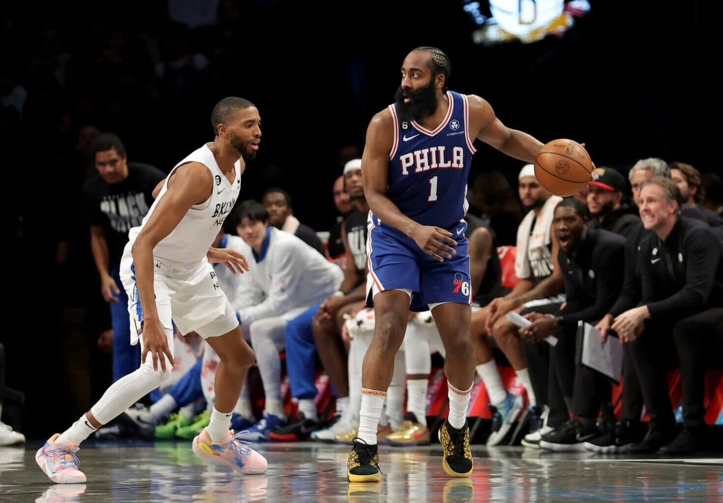 包含火箭客场大胜篮网，哈登高效率表现的词条