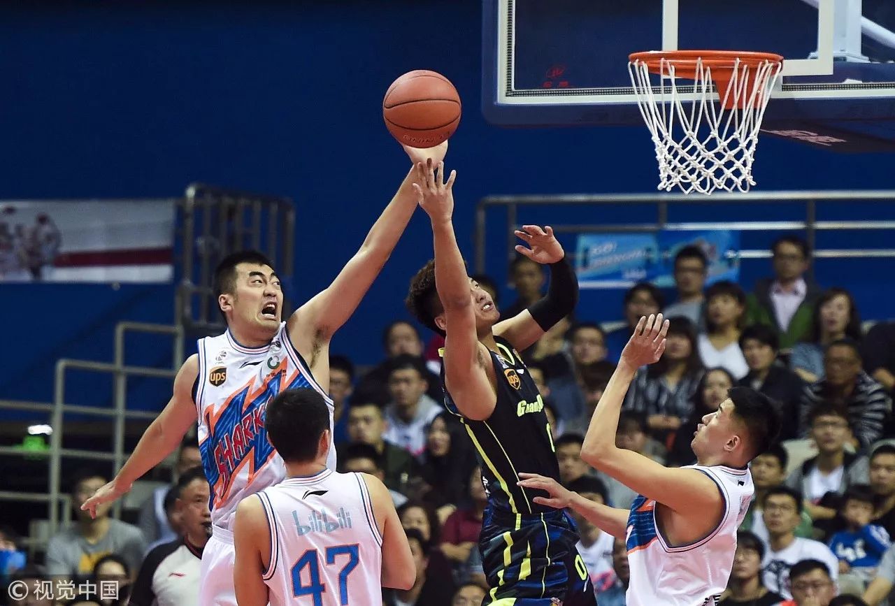 重庆主场不敌上海七一男篮，遭遇失败