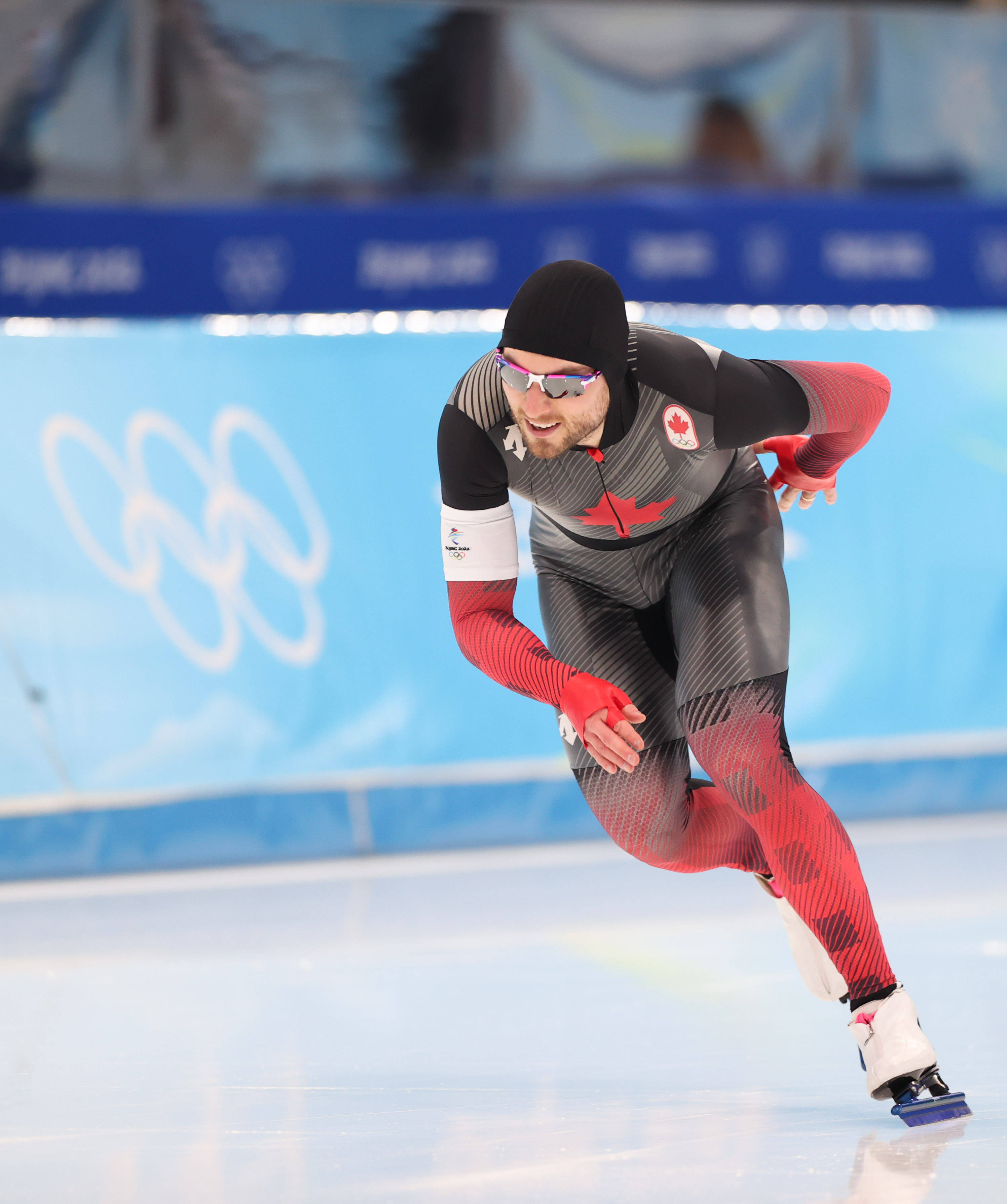 荷兰运动员勇夺短道速滑冠军