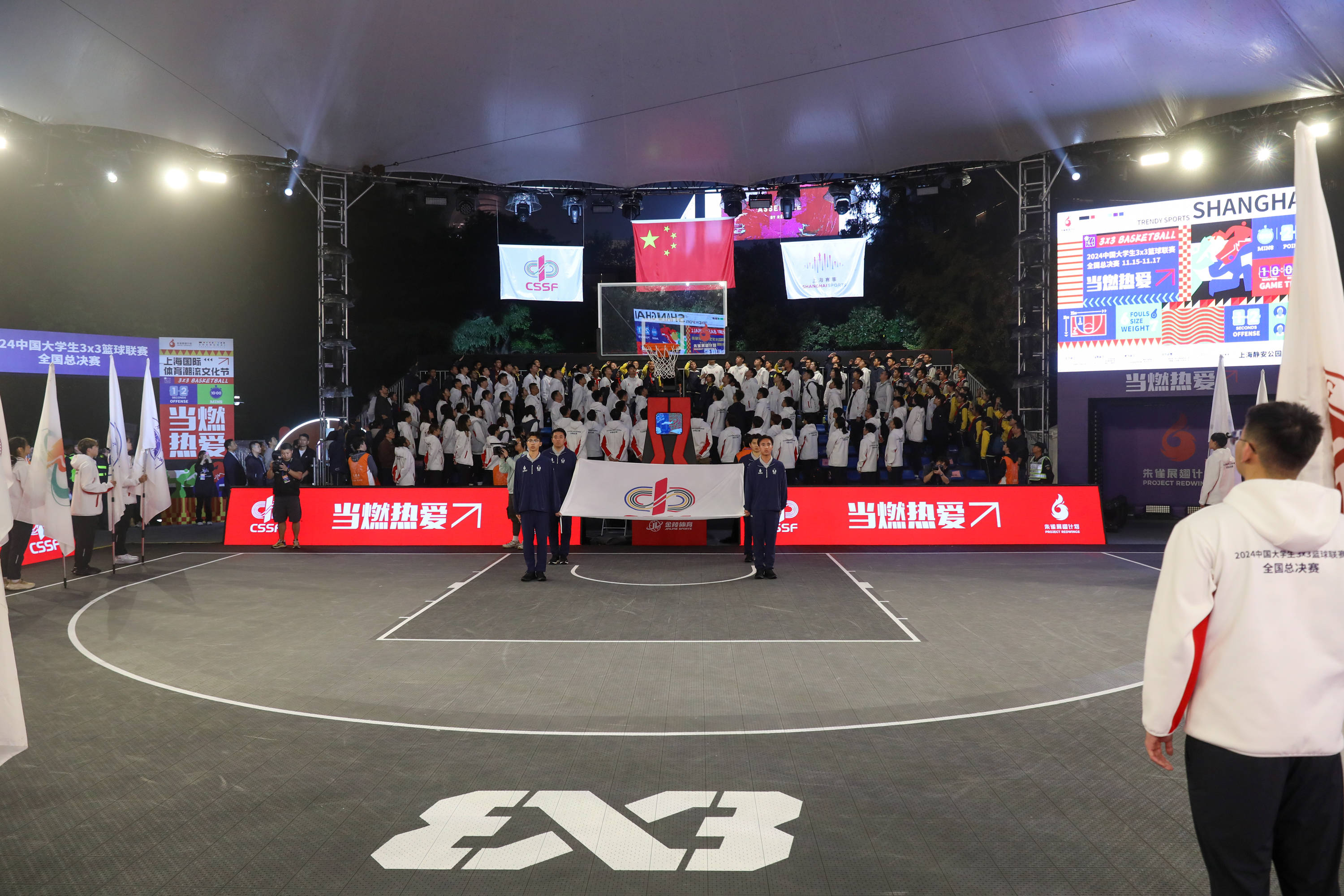 雷火电竞app-包含篮球赛事火爆进行中，球员们展现出色技术的词条