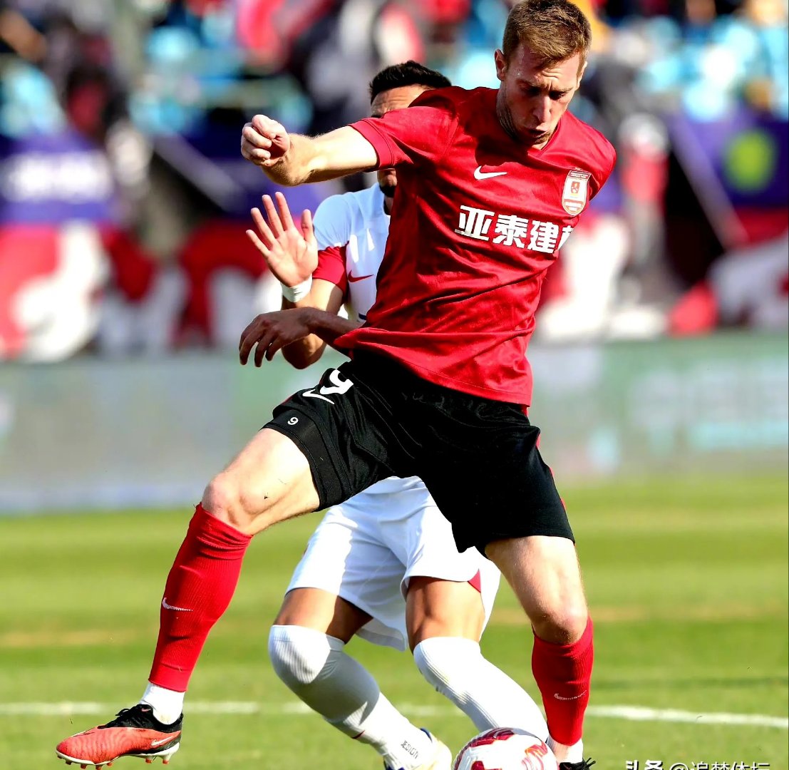 泰国足球在亚洲足坛崭露头角，备受瞩目